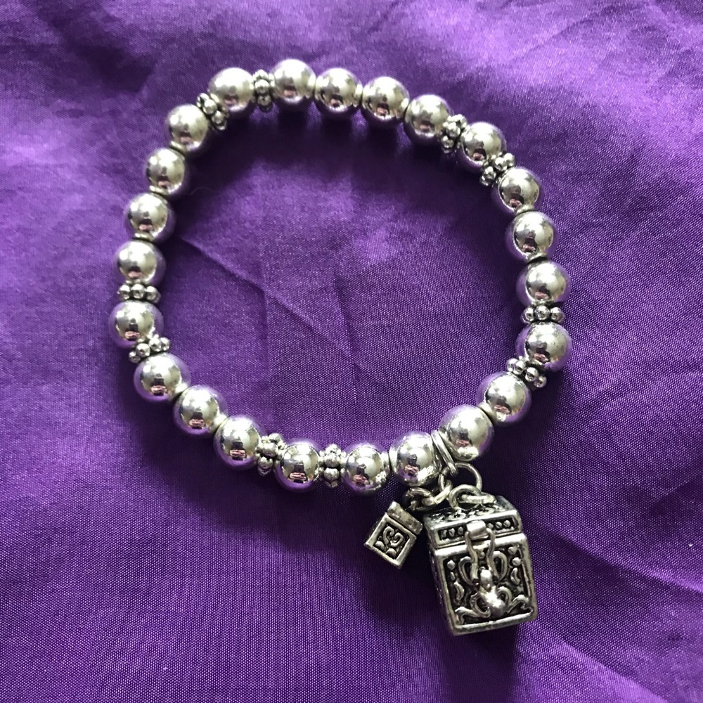 🌿[4/$20] Silver Bracelet with Trinket Box